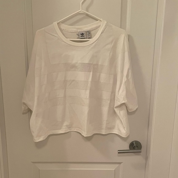 White cropped adidas shirt size XL - Picture 7 of 10